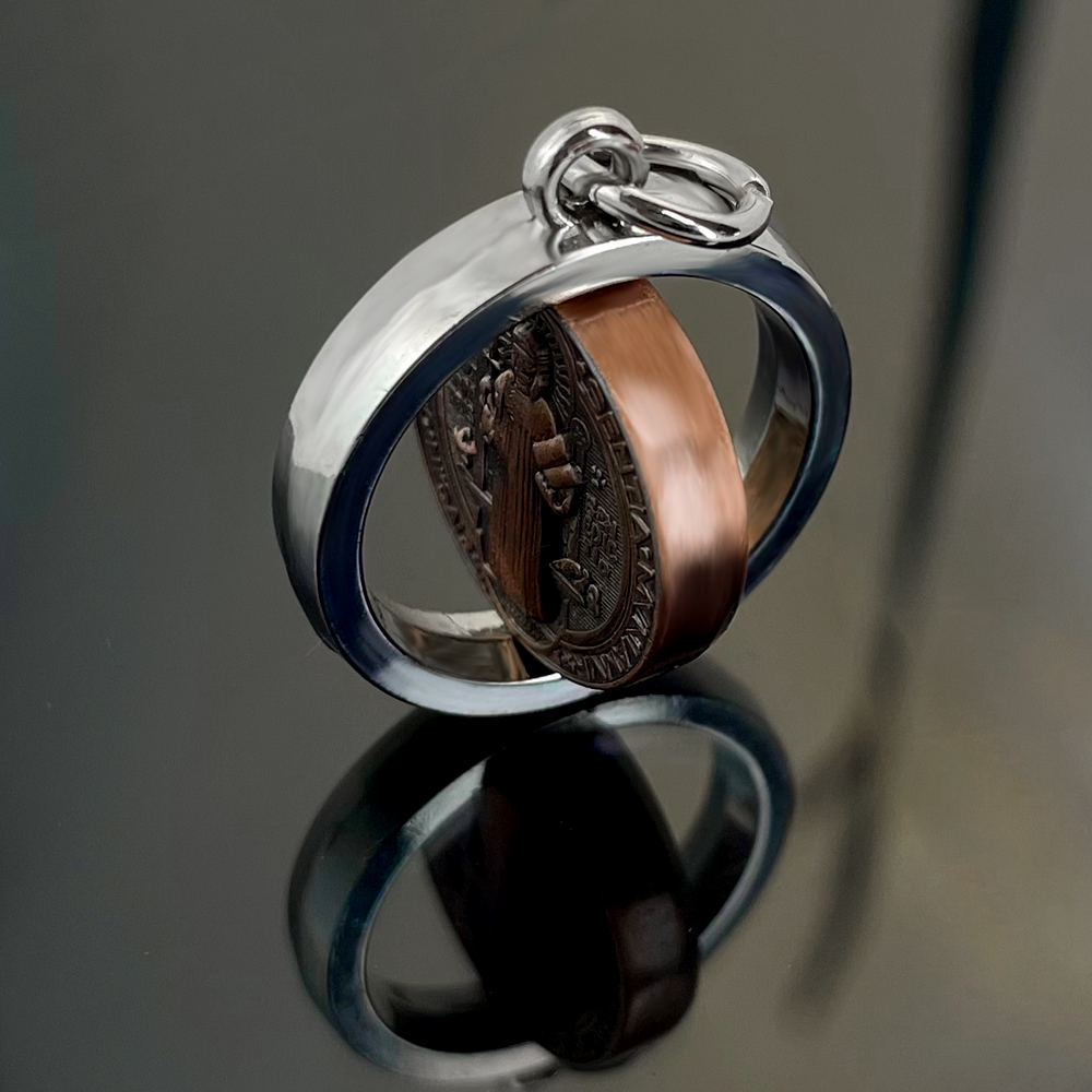 Nuova Collana con Medaglia di  - Jewelry & Watches Sp Zo O recensione e prezzo