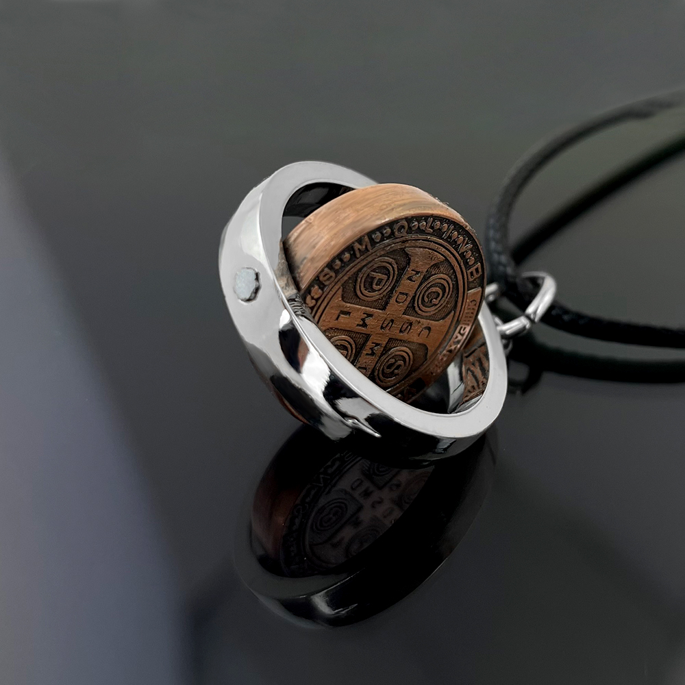 Nuova Collana con Medaglia di  - Jewelry & Watches Sp Zo O recensione e prezzo