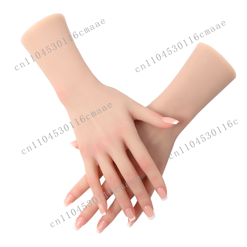 Modello di mano femminile in s - Used Jewelry Watches recensione e prezzo